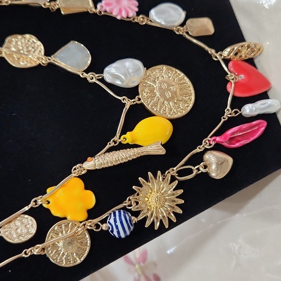 🔹️ATTERRI🔹️beautiful  Multi Charm Necklace - Picture 3 of 4